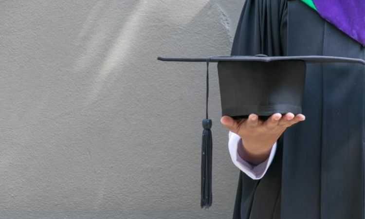 what are the dimensions of a graduation cap